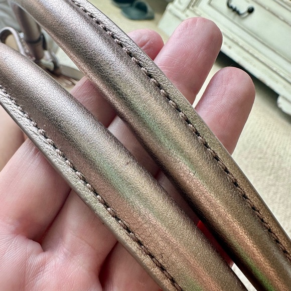 Unique Burberry tote bag with matching zippered pouch that snaps in. Pink plaid. - Picture 2 of 9